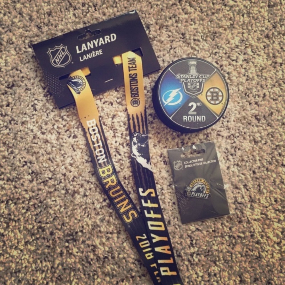✅SOLD Boston Bruins Collector Set